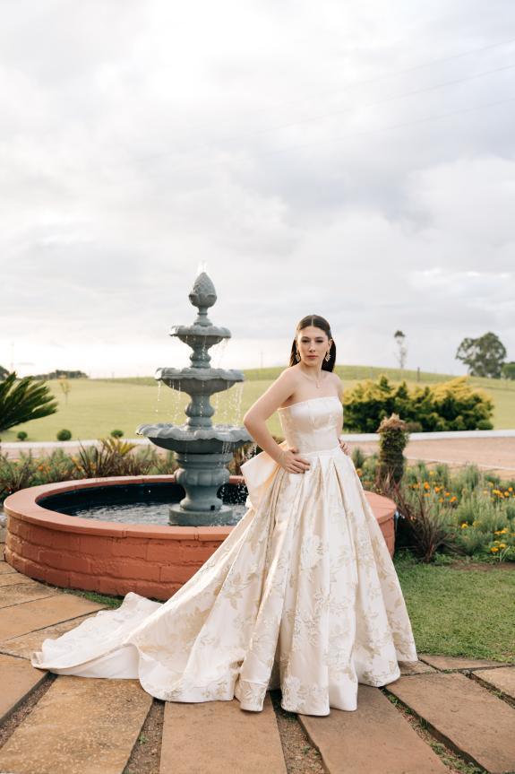 Vestido Antonela — tecido texturizado com brilho suave