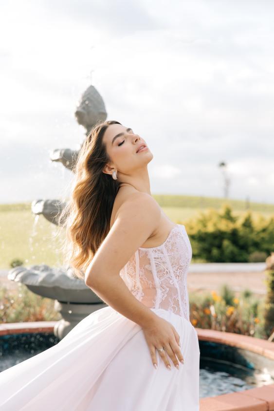 Vestido Rafaela — corpete estruturado com transparência