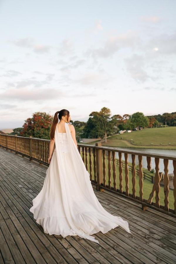 Vestido Rosa — fluido, com saia leve em movimento