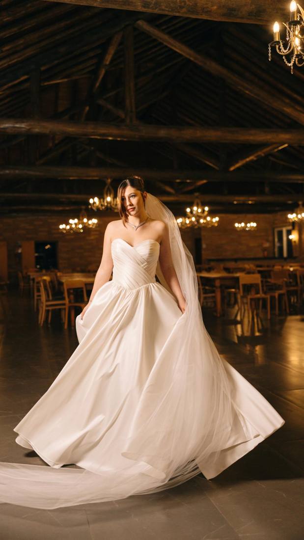 Vestido Talita — corte princesa moderna com decote coração
